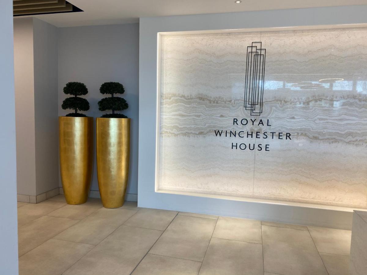 Berks Luxury Serviced Apartments , Free Parking, Free Gym And Free Wifi ブラックネル エクステリア 写真