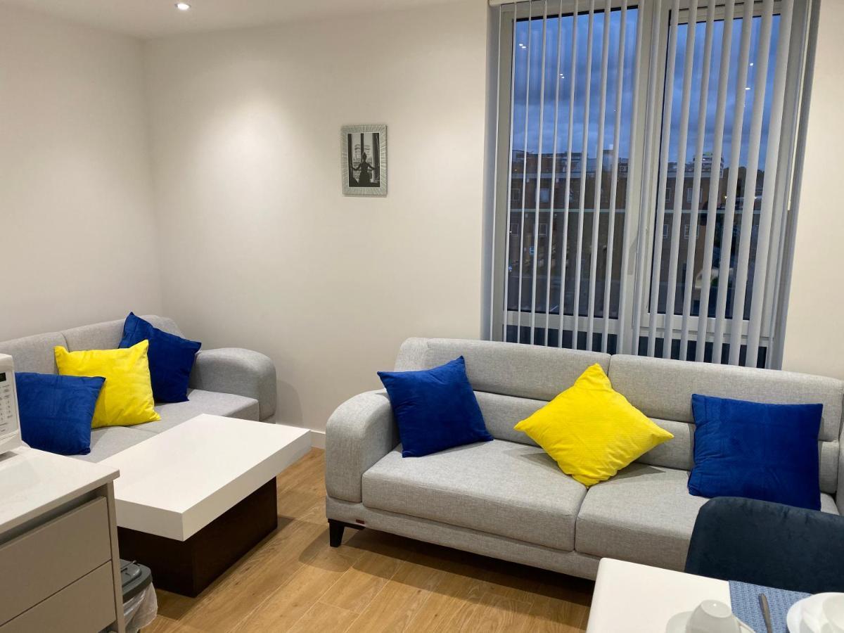 Berks Luxury Serviced Apartments , Free Parking, Free Gym And Free Wifi ブラックネル エクステリア 写真