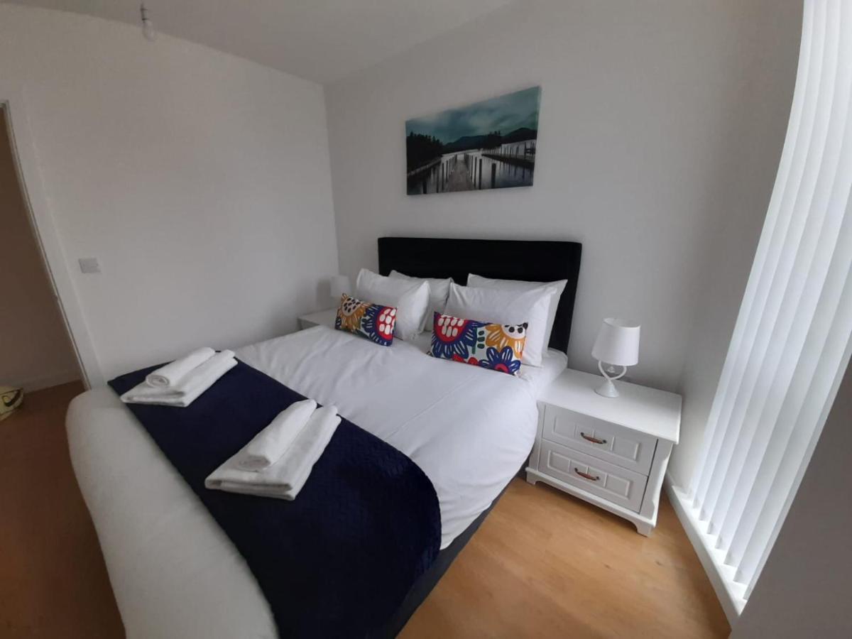 Berks Luxury Serviced Apartments , Free Parking, Free Gym And Free Wifi ブラックネル エクステリア 写真
