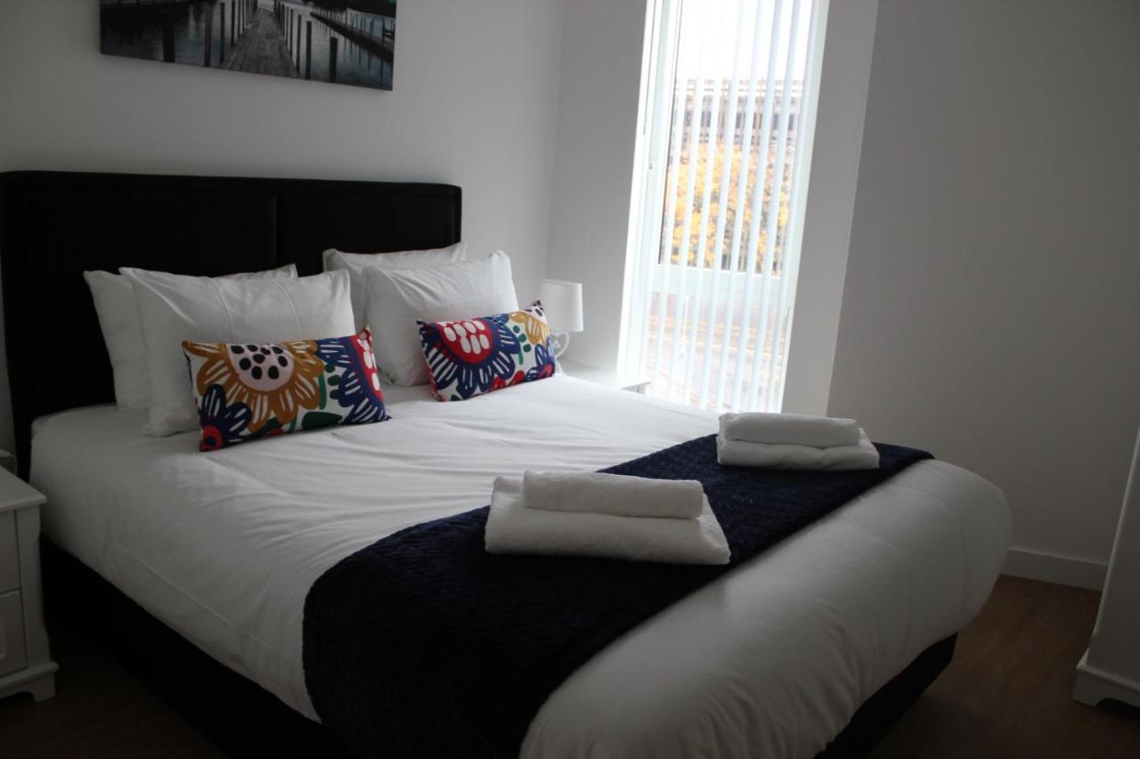 Berks Luxury Serviced Apartments , Free Parking, Free Gym And Free Wifi ブラックネル エクステリア 写真