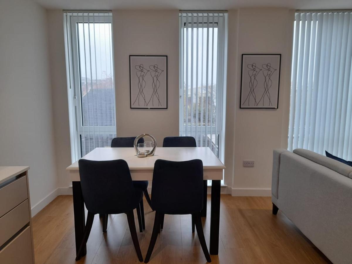 Berks Luxury Serviced Apartments , Free Parking, Free Gym And Free Wifi ブラックネル エクステリア 写真
