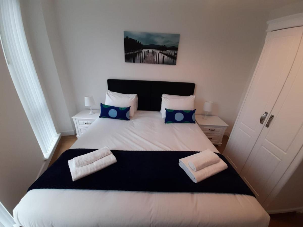 Berks Luxury Serviced Apartments , Free Parking, Free Gym And Free Wifi ブラックネル エクステリア 写真