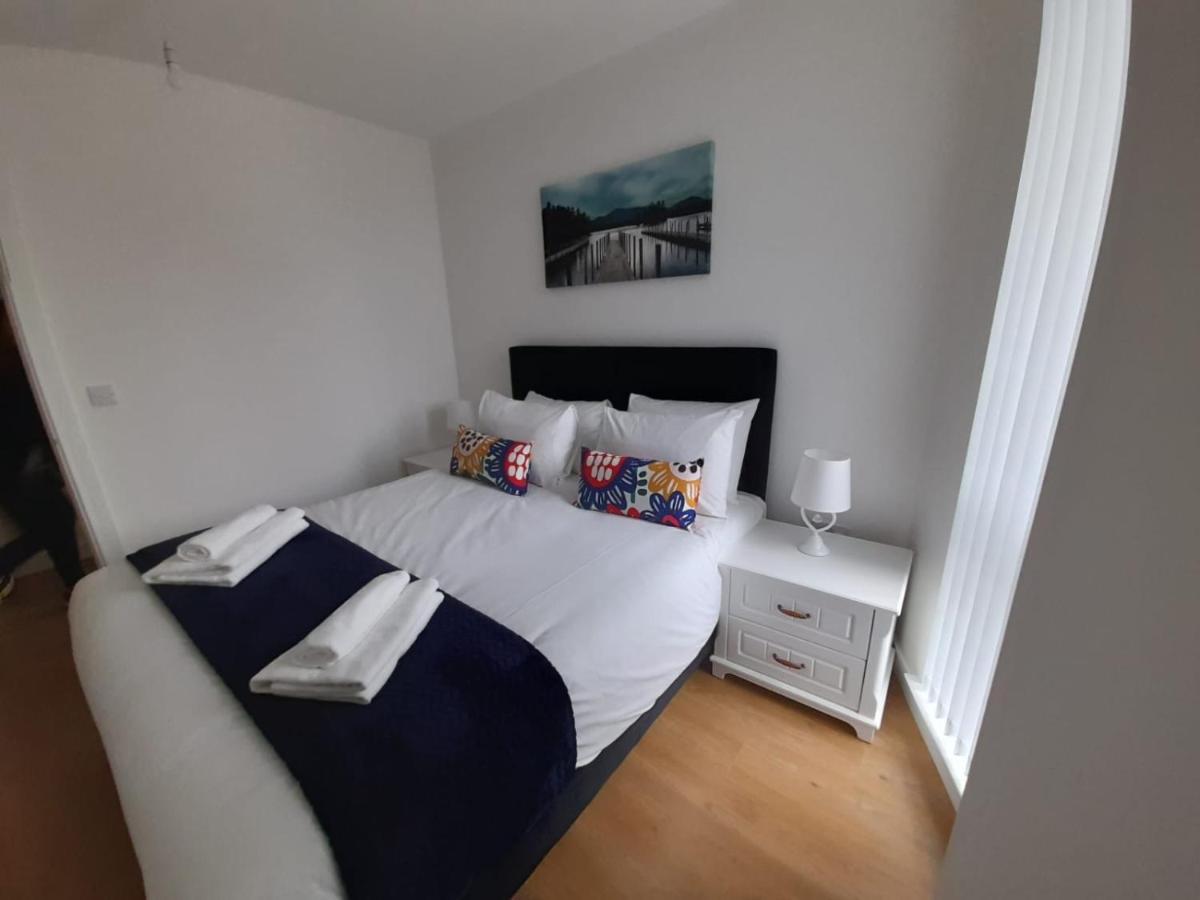 Berks Luxury Serviced Apartments , Free Parking, Free Gym And Free Wifi ブラックネル エクステリア 写真