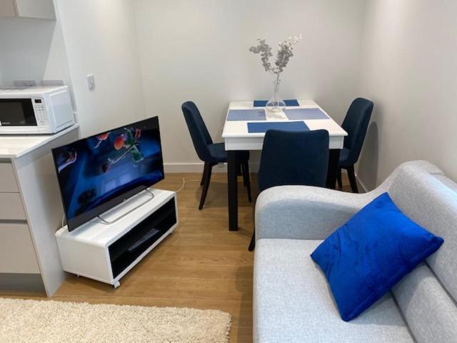 Berks Luxury Serviced Apartments , Free Parking, Free Gym And Free Wifi ブラックネル エクステリア 写真