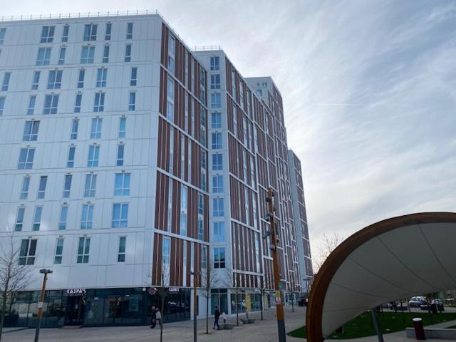 Berks Luxury Serviced Apartments , Free Parking, Free Gym And Free Wifi ブラックネル エクステリア 写真