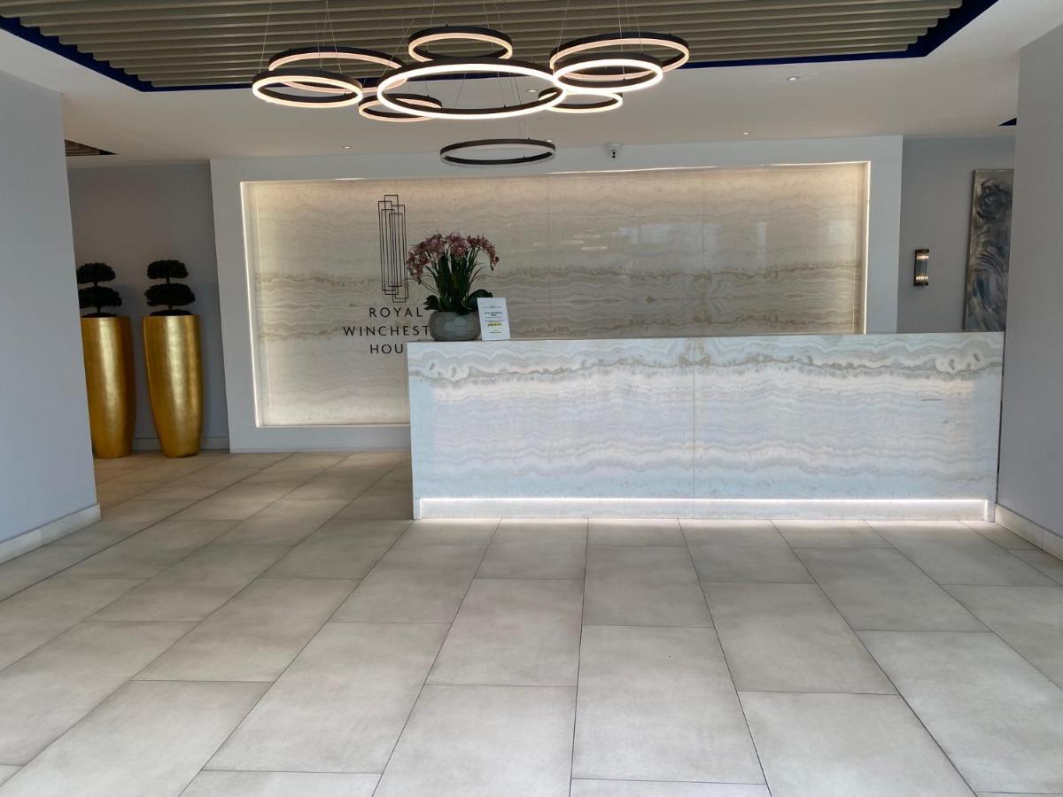 Berks Luxury Serviced Apartments , Free Parking, Free Gym And Free Wifi ブラックネル エクステリア 写真