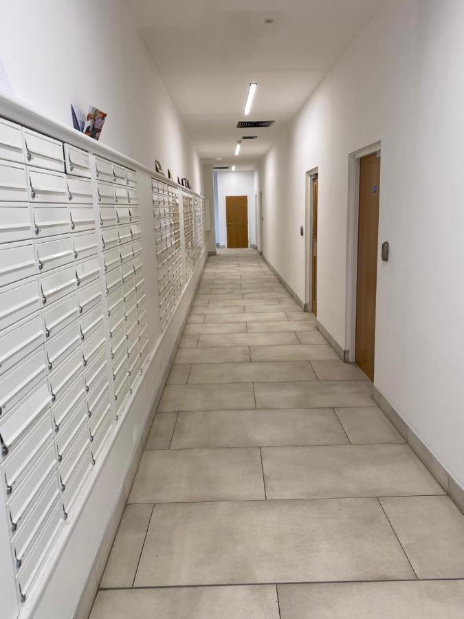 Berks Luxury Serviced Apartments , Free Parking, Free Gym And Free Wifi ブラックネル エクステリア 写真