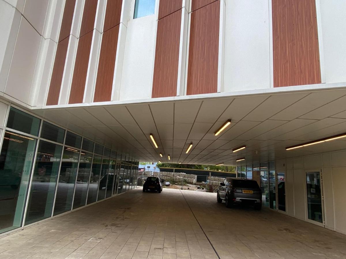Berks Luxury Serviced Apartments , Free Parking, Free Gym And Free Wifi ブラックネル エクステリア 写真