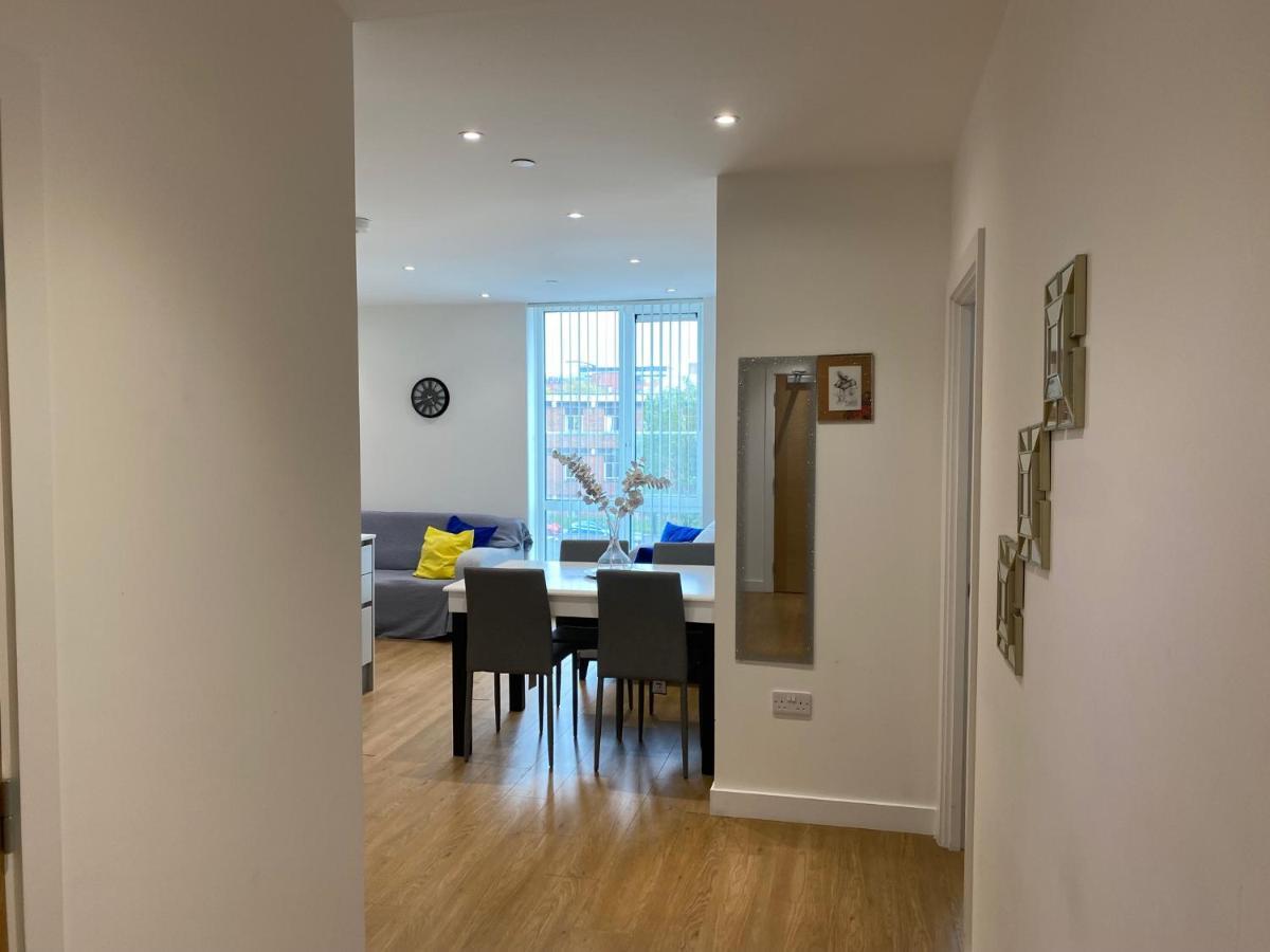 Berks Luxury Serviced Apartments , Free Parking, Free Gym And Free Wifi ブラックネル エクステリア 写真