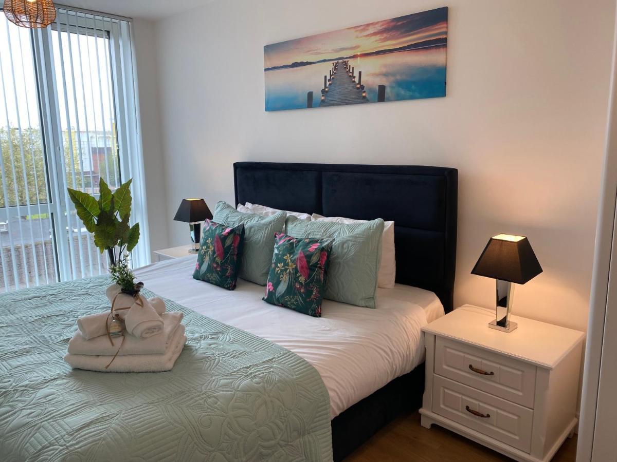 Berks Luxury Serviced Apartments , Free Parking, Free Gym And Free Wifi ブラックネル エクステリア 写真